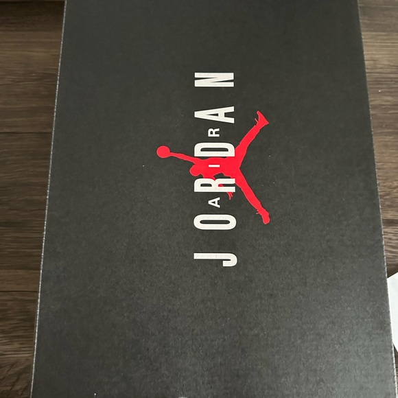 Air Jordan 11 Low “72-10” (GS) - Picture 10 of 10